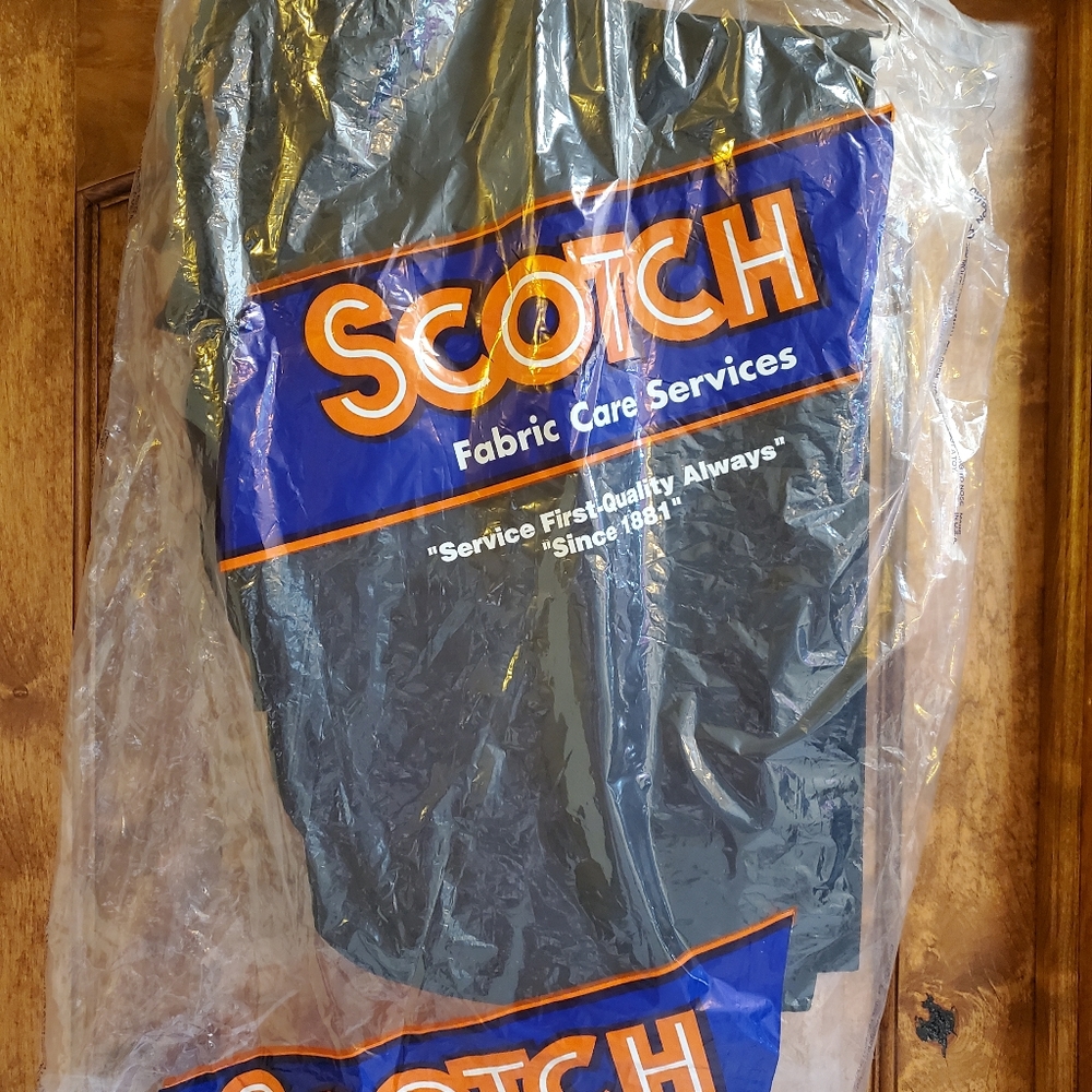 NWOT Two unisex knee length 4-way server aprons, freshly dry cleaned